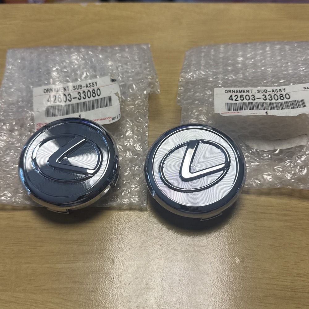 (2)Genuine Lexus Es300(97-03) & Es330 (02-06) Wheel Center Cap 42603-33080